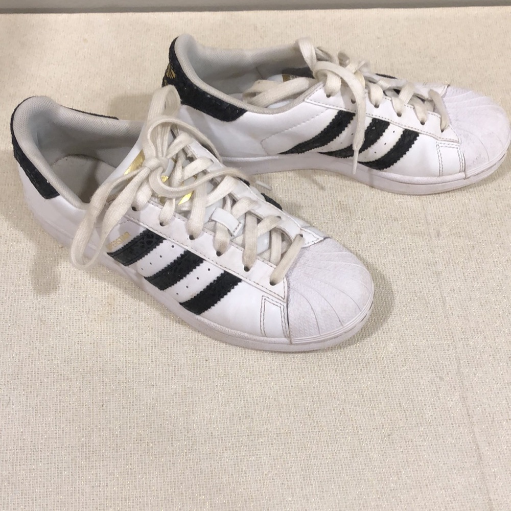 Adidas with black snake print stripe